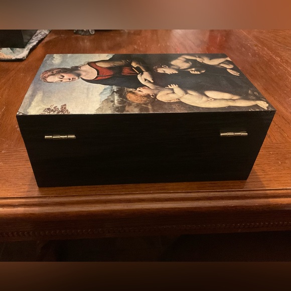 Raphael’s-The Virgin And Child… Beautifully Handmade Gold Hardware Trinket Box! - Picture 11 of 16